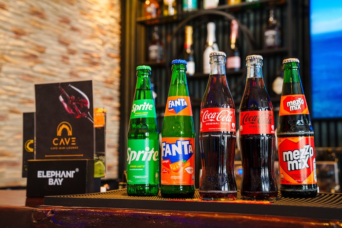 Erfrischende Getränke an der Bar des CAVE